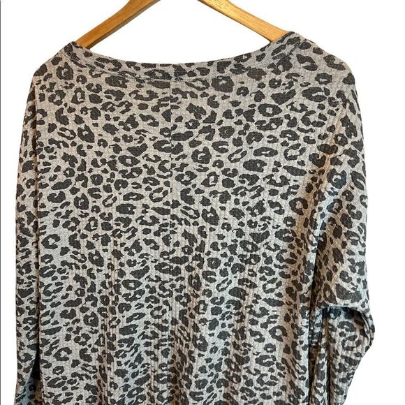 NWOT Z SUPPLY Grey Leopard Print Tie Bottom Henley Waffle Long Sleeve Top S - Picture 4 of 9